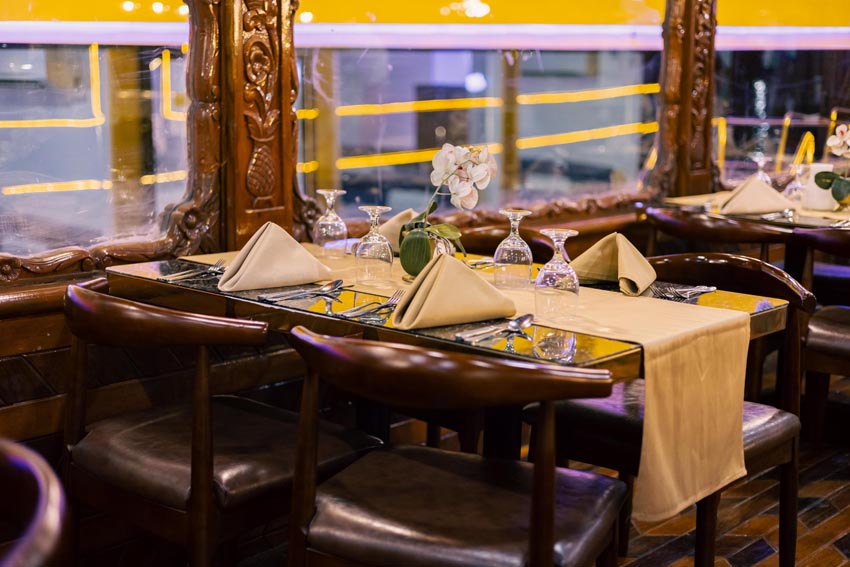 ALEXANDRA 2 – LOWER DECK TABLE SET UP