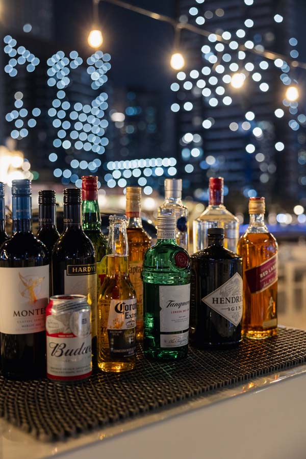 F & B – BAR