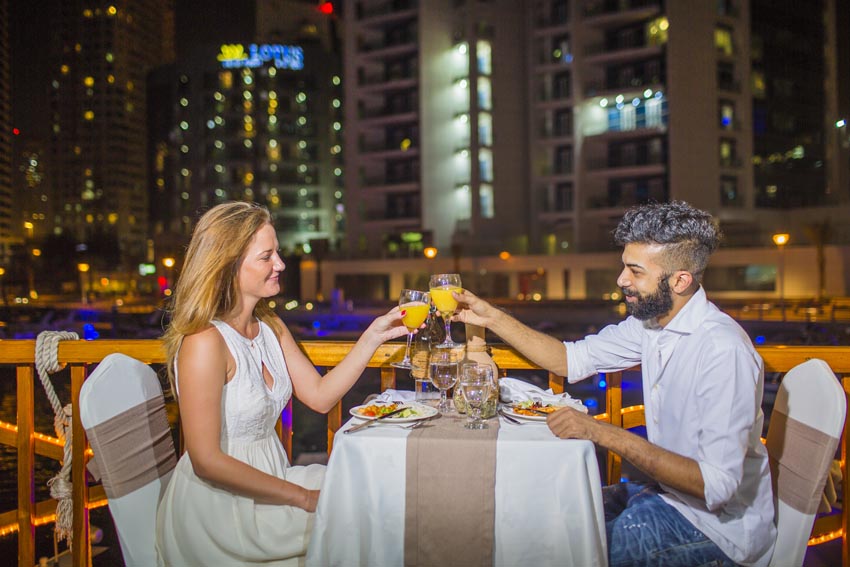 GENERAL SHOT – COUPLE HAVING DINNER