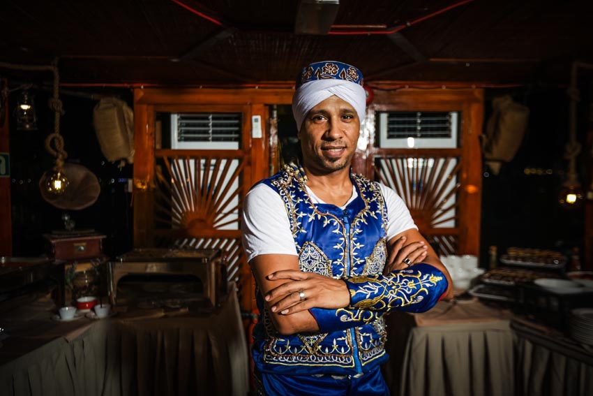 GENERAL SHOT -TANURA DANCER