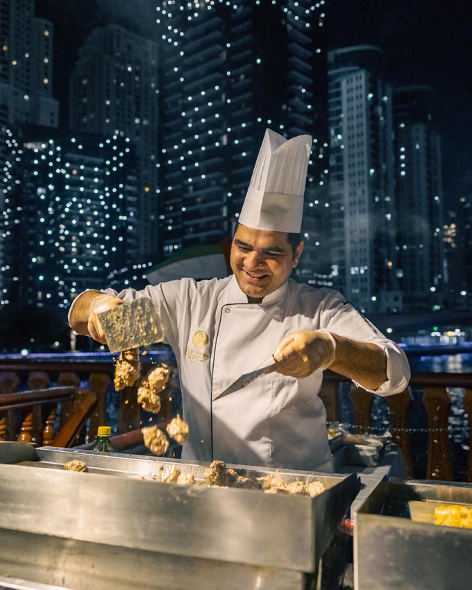 GENRAL SHOT – LIVE CHEF