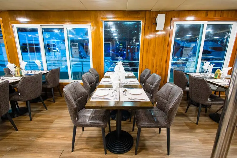 LOWER DECK – TABLE SET UP