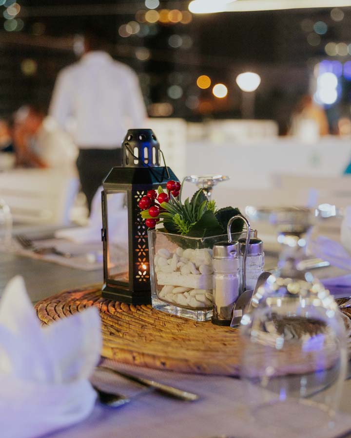 UPPER DECK 1 _TABLE CENTREPIECE